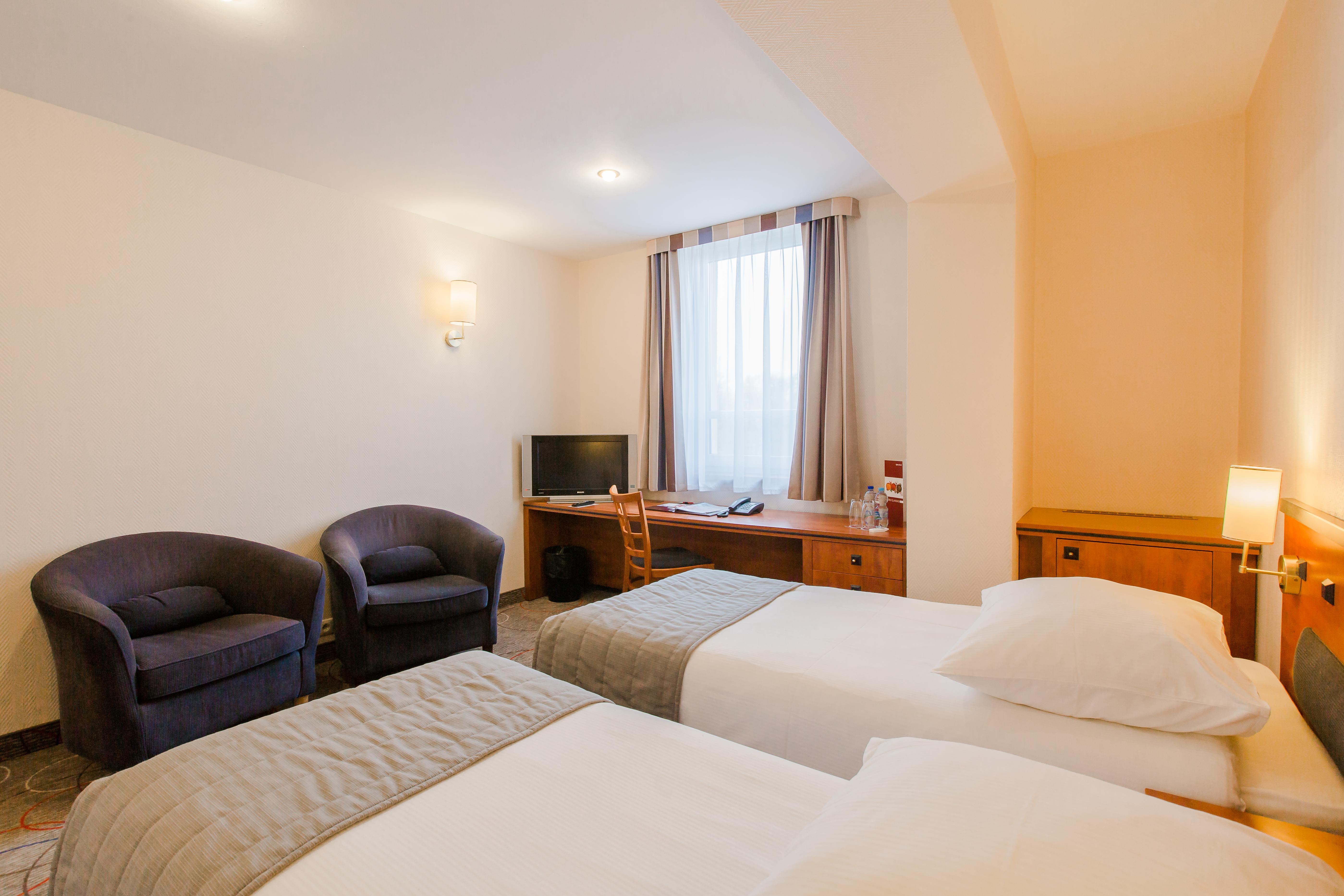 Qubus Hotel Glogow מראה חיצוני תמונה