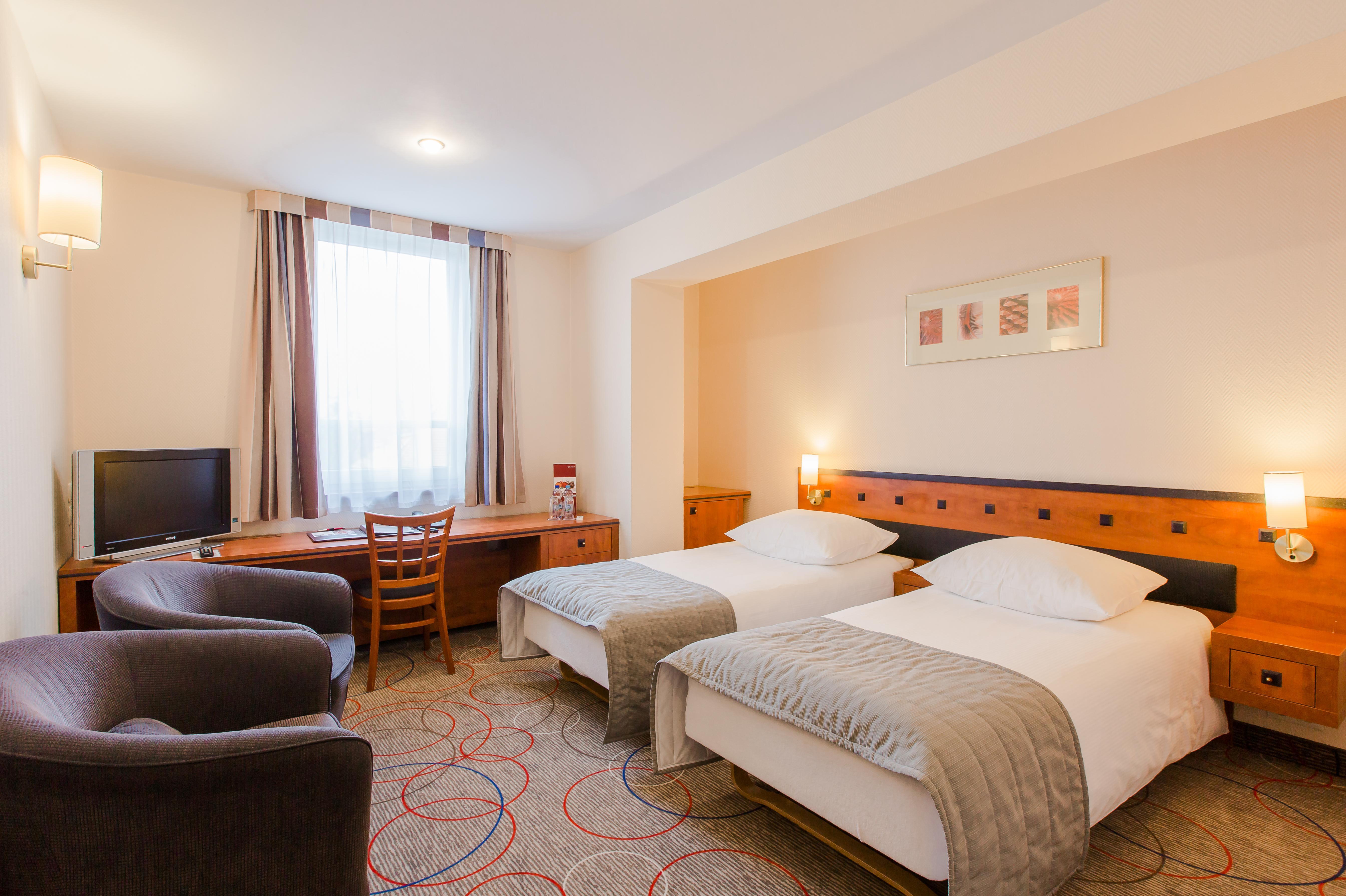 Qubus Hotel Glogow מראה חיצוני תמונה