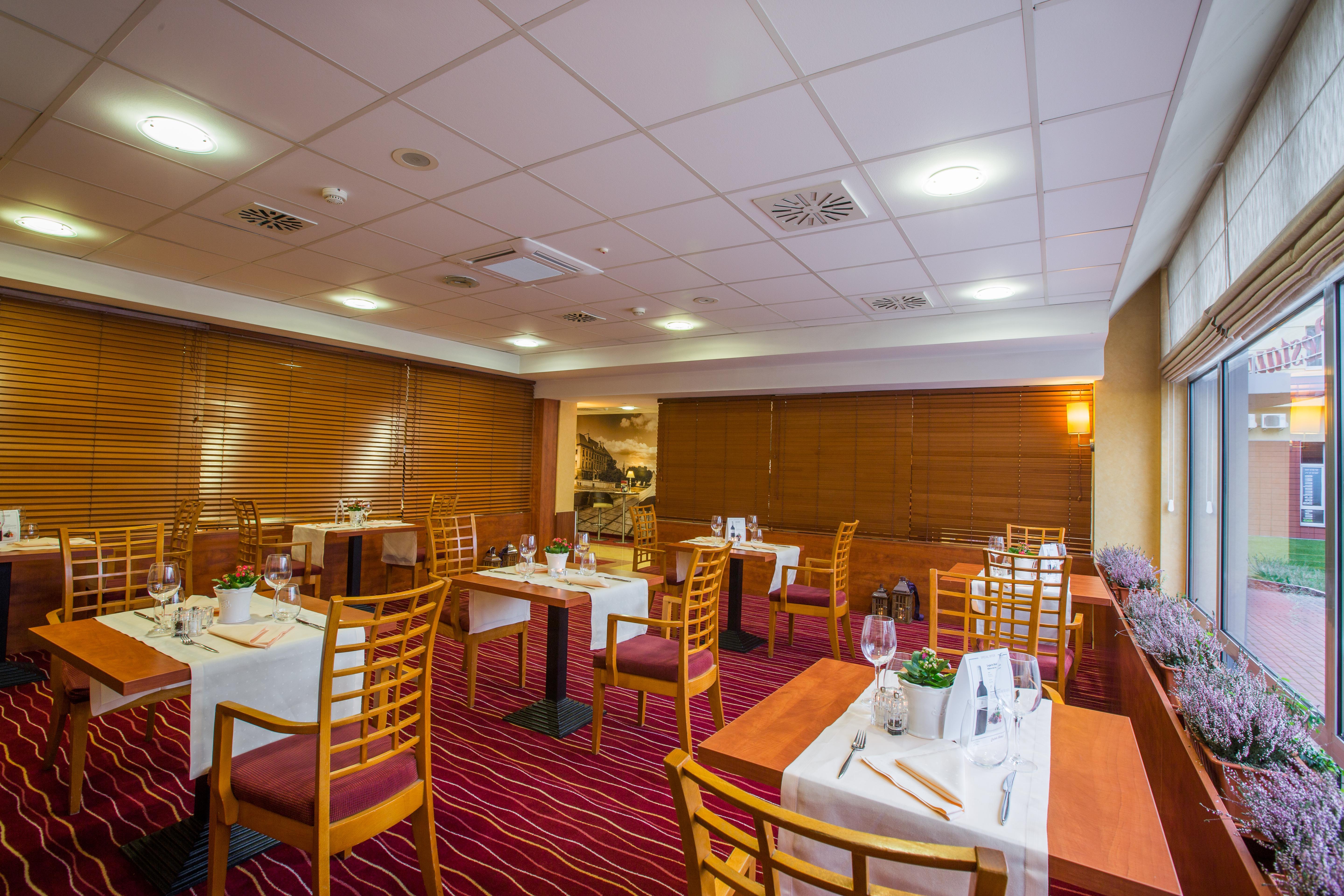 Qubus Hotel Glogow מראה חיצוני תמונה