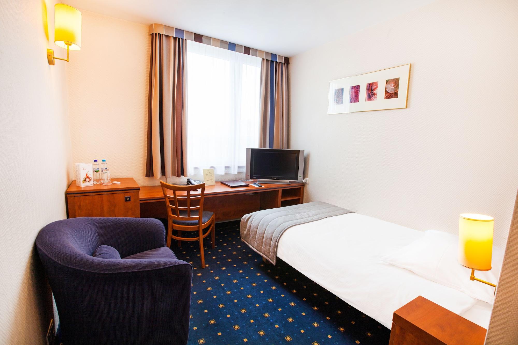 Qubus Hotel Glogow מראה חיצוני תמונה