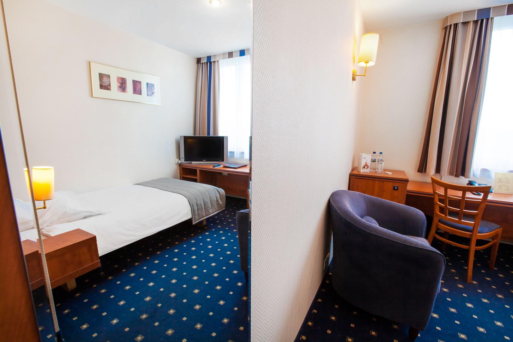 Qubus Hotel Glogow מראה חיצוני תמונה
