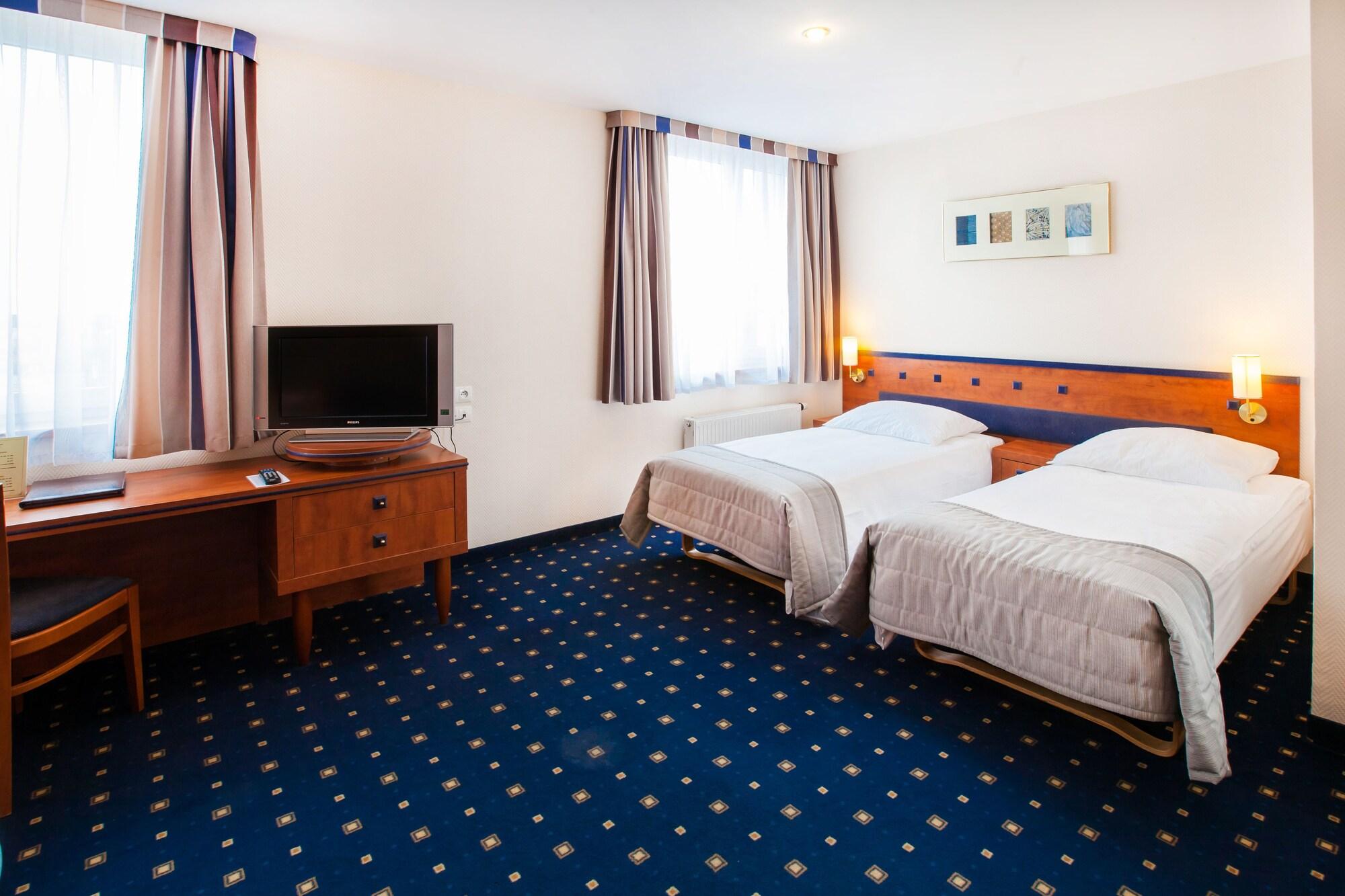 Qubus Hotel Glogow מראה חיצוני תמונה