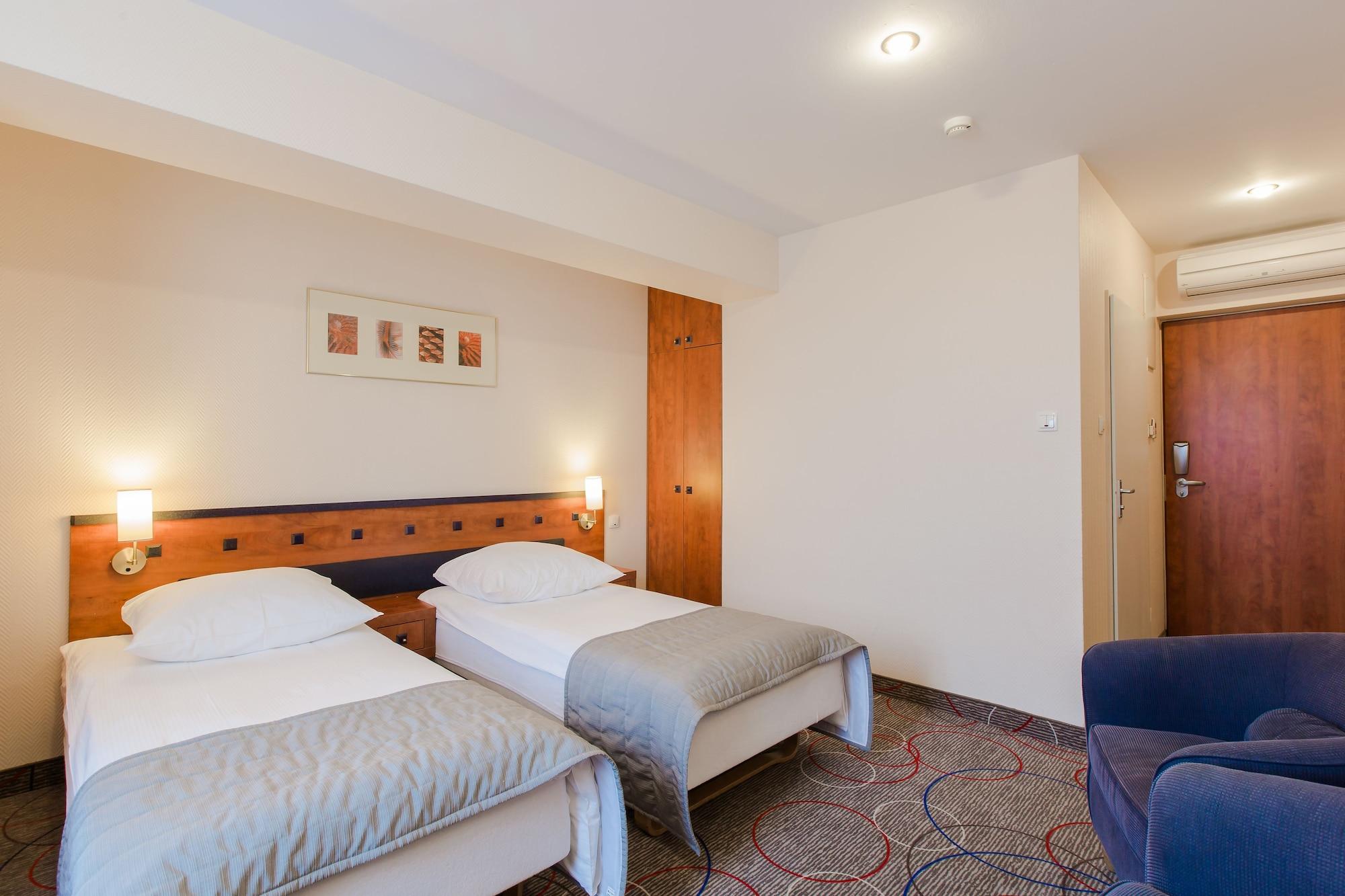 Qubus Hotel Glogow מראה חיצוני תמונה